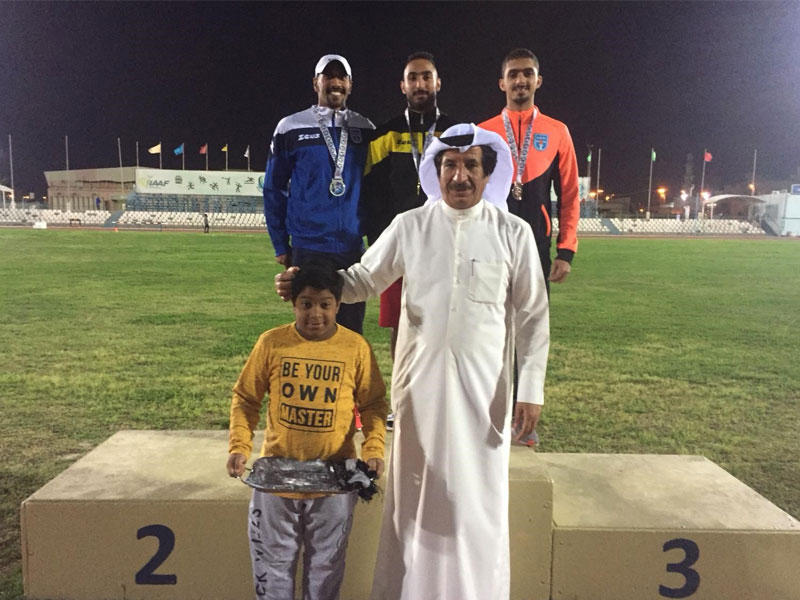 جانب من تتويج اللاعبين الفائزين