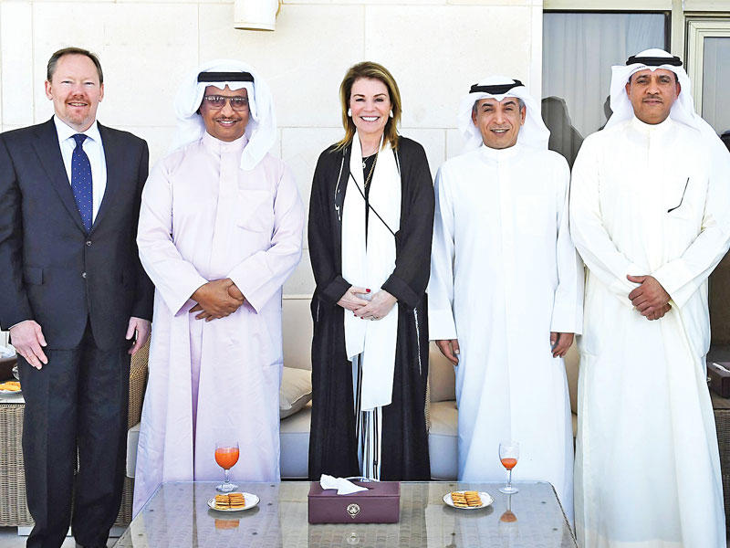 المبارك مستقبلاً العازمي والأذينة والجابر ومسؤولة «أمازون»