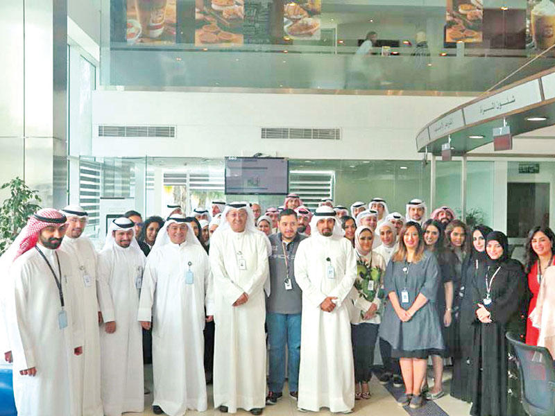 المضف متوسطاً الكوكبة الشبابية بالبنك