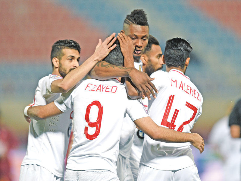 لاعبو نادي الكويت في لقاء سابق