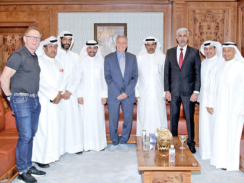 فليطح مع رئيس الاتحاد الدولي لليد ووزير الرياضة العراقي