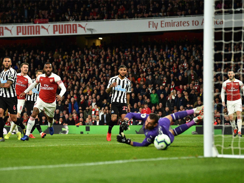 رامسي نجم أرسنال يحرز هدفاً في مرمى نيوكاسل