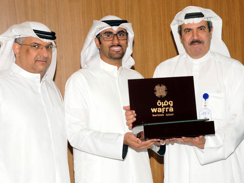 الحميضي والربيعان يكرمان عمر الصالحn