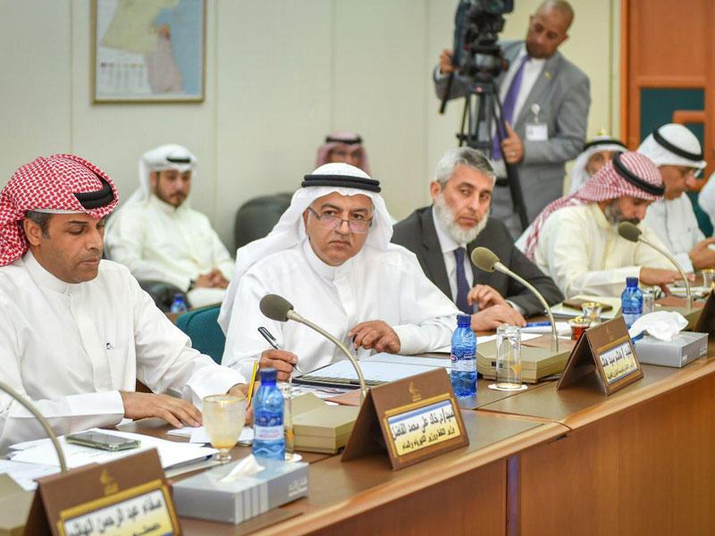 الفاضل في اجتماع لجنة تنمية الموارد