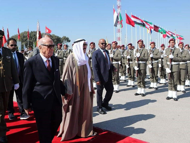 صاحب السمو خلال مغادرته تونس وفي وداعه الرئيس السبسي أمس