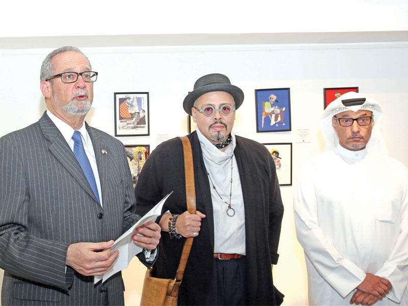 سيلفرمان يلقي كلمته وإلى جانبه شابارو والعمر