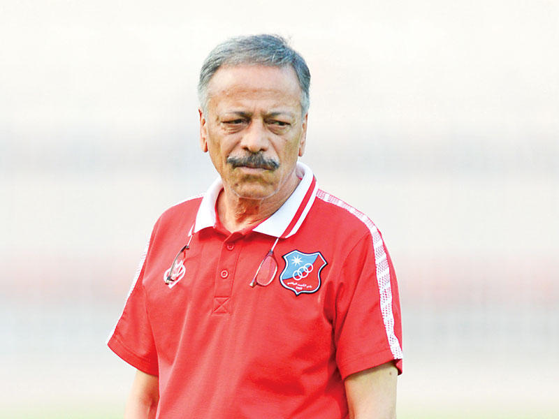 مدرب الكويت لكرة القدم محمد عبدالله 