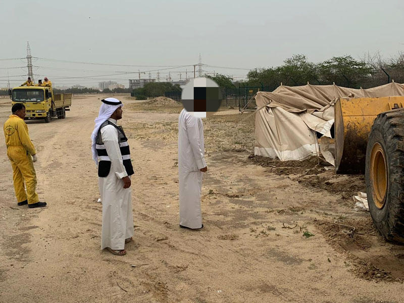 جانب من إزالة أحد المخيمات