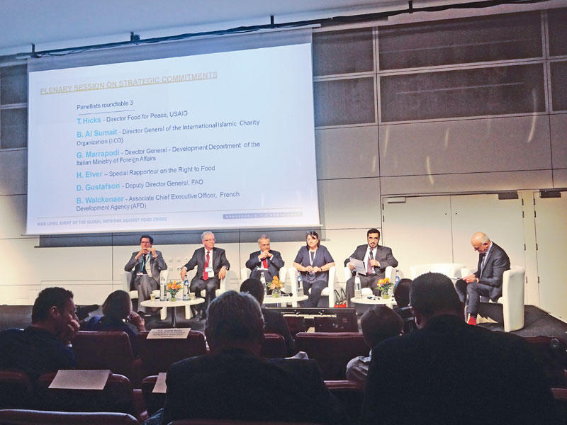 السميط متحدثاً في الجلسة الختامية للمؤتمر