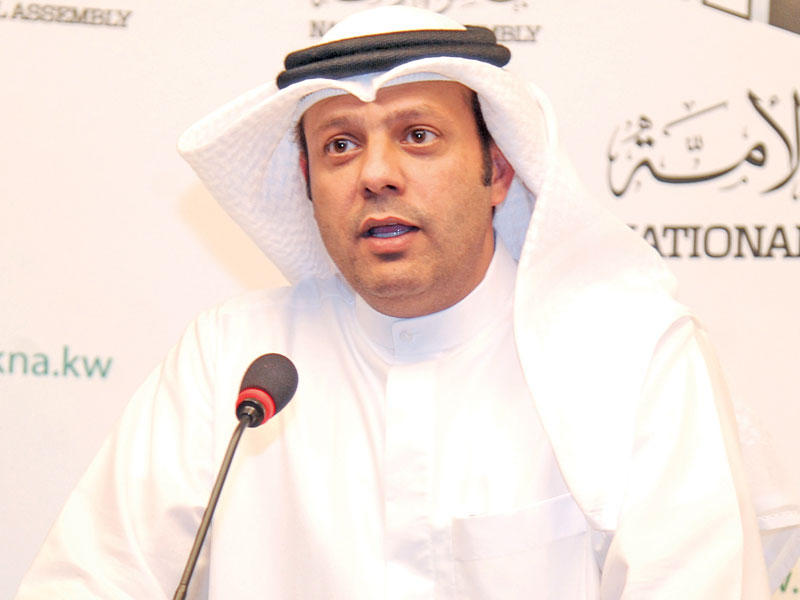 النائب فيصل الكندري رئيس لجنة الاسكان البرلمانية