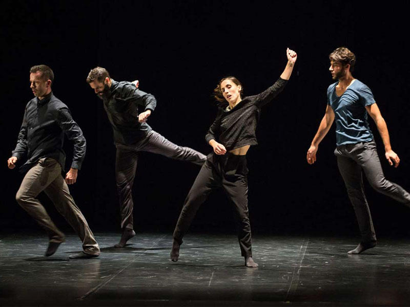 من عروض المهرجان