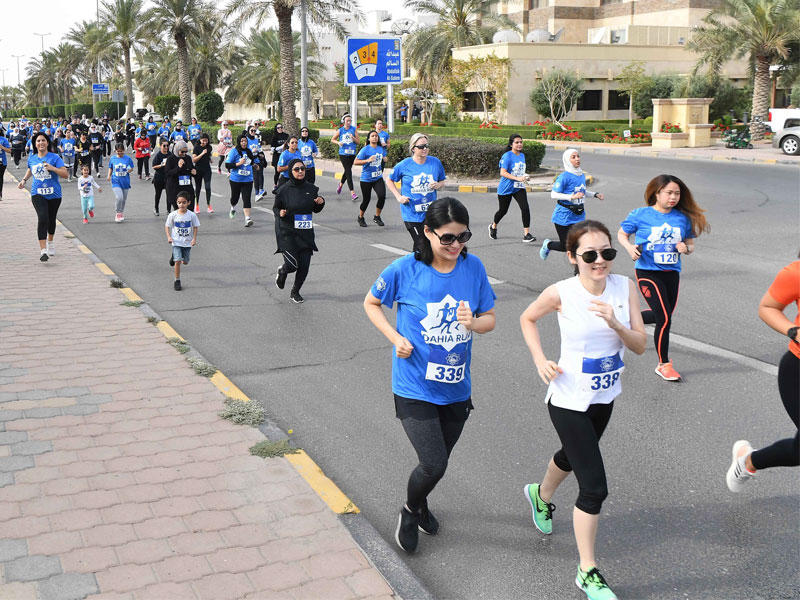 جانب من ماراثون الضاحية أمس