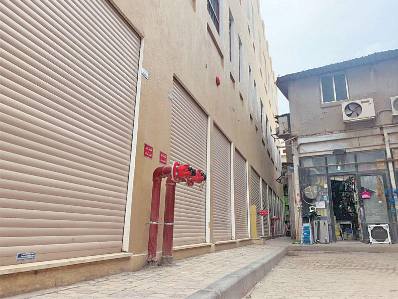 المبنيان الملاصقان