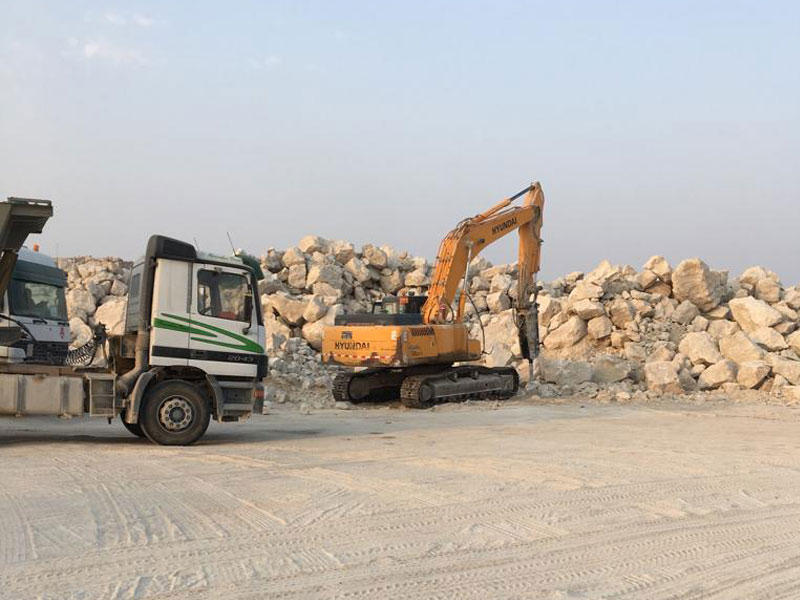 جانب من الأعمال الإنشائية في مشروع المطلاع