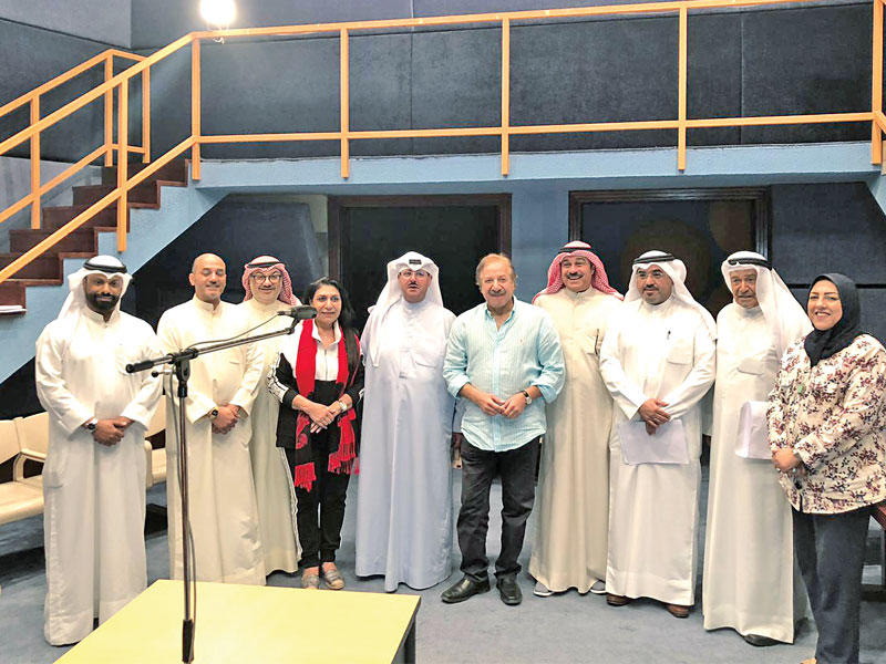 المبارك والفندي ودهراب مع نجوم المسلسل