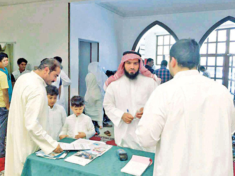 جانب من عملية جمع التبرعات في المساجد   (أرشيف)