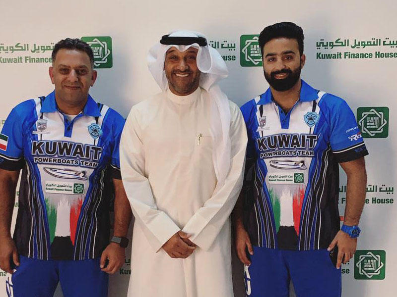 أبل والدوسري يتوسطهما الشماليn