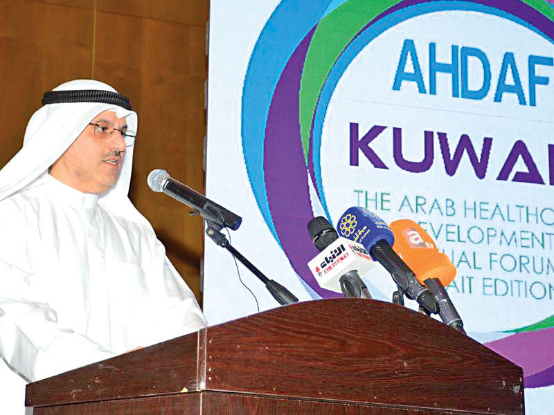 المطوع متحدثاً خلال الملتقى