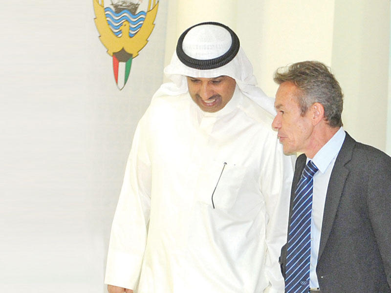 حمود فليطح وبيرو ميرو في اجتماع سابق