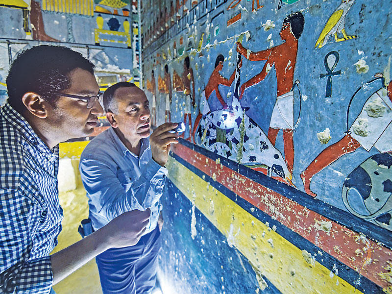 مقبرة فرعونية تم اكتشافها أخيراً بسقارة في الجيزة أمسt(أ ف ب)