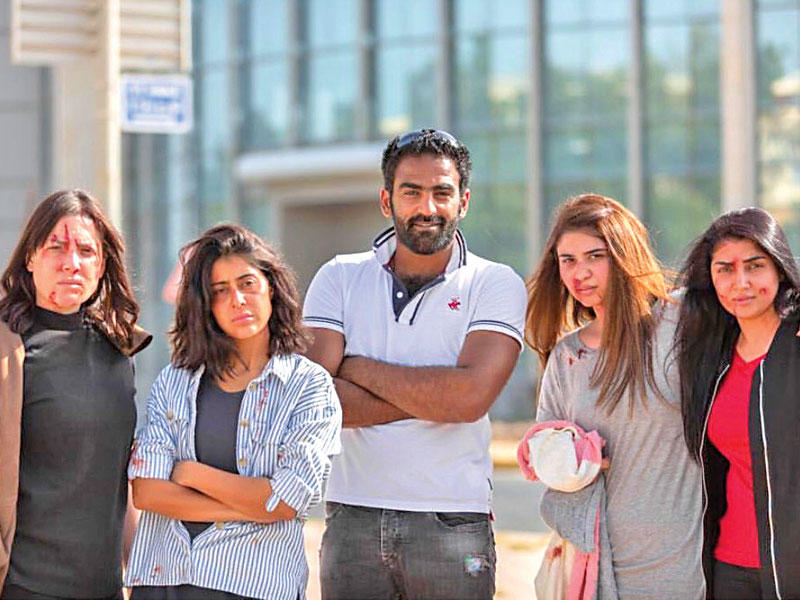 ذياب يتوسط نجمات «إفراج مشروط»