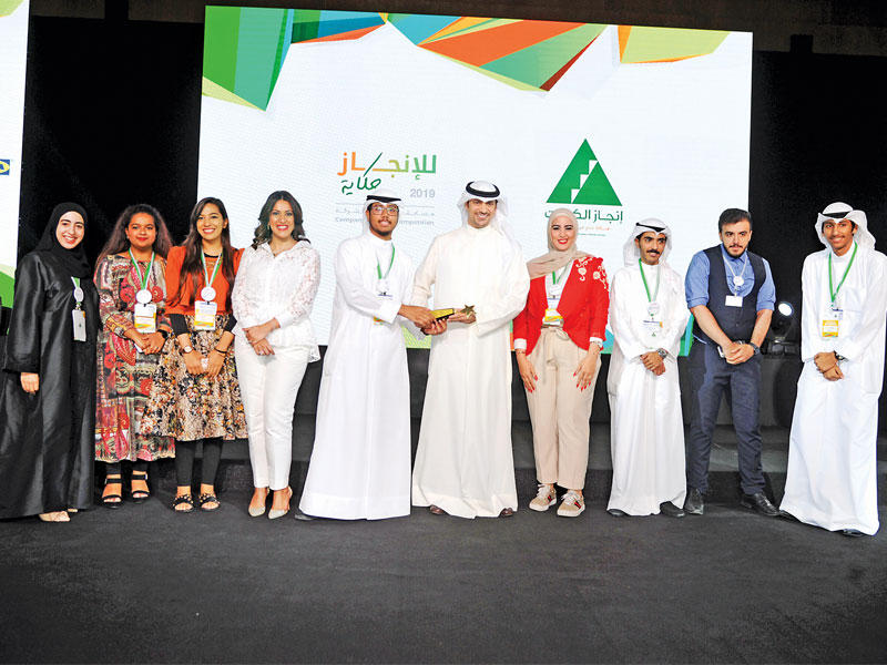 فريق Meren الحائز جائزة أفضل شركة طلابية للمرحلة الجامعية مقدمة من بنك الخليج (تصوير عوض التعمري)