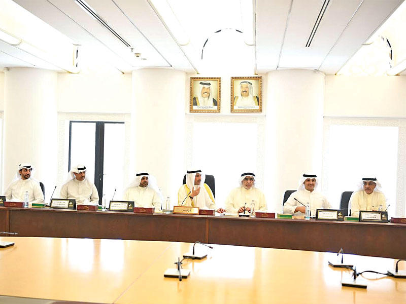 الغانم مترئساً اجتماع الأندية