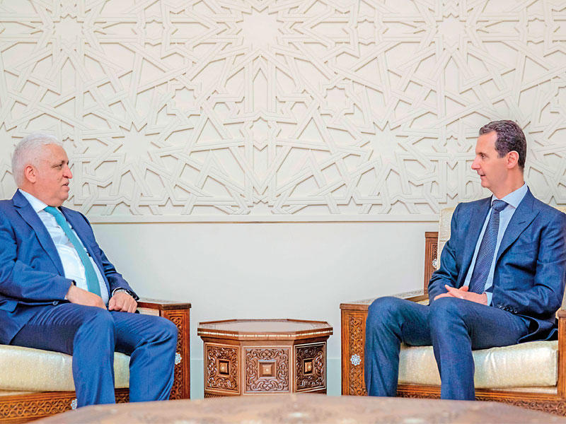 الأسد مستقبلاً الفياض في دمشق أمس (أ ف ب)