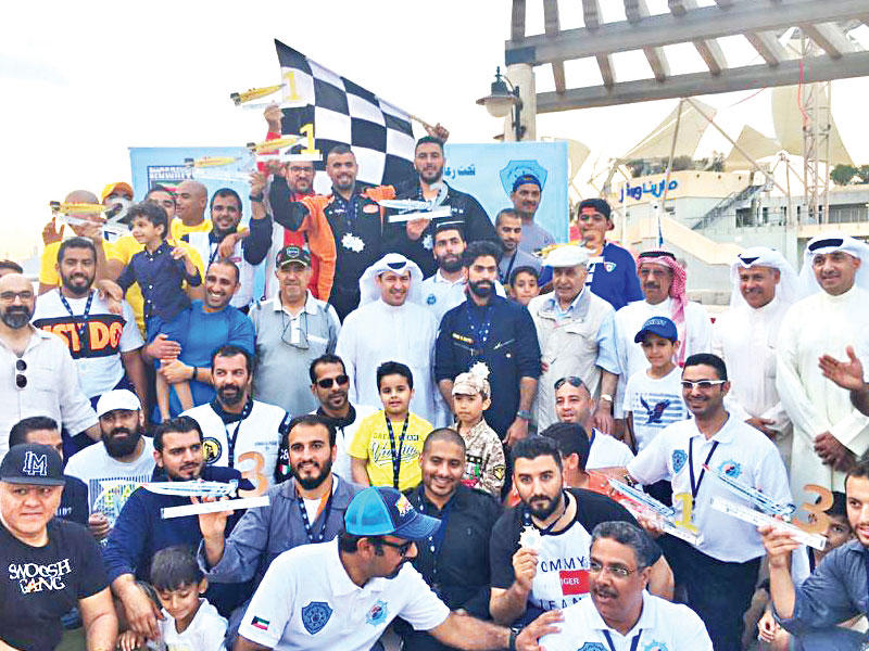 صورة جماعية لأبطال البروكلاس والنزهة مع المنظمين في ختام السباق