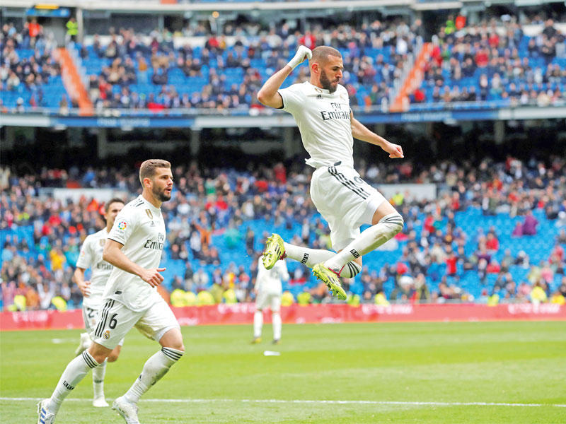 بنزيمة نجم ريال مدريد خلال المباراة السابقة