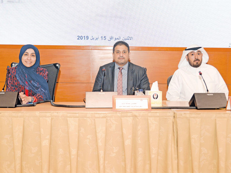 جانب من الحلقة النقاشية