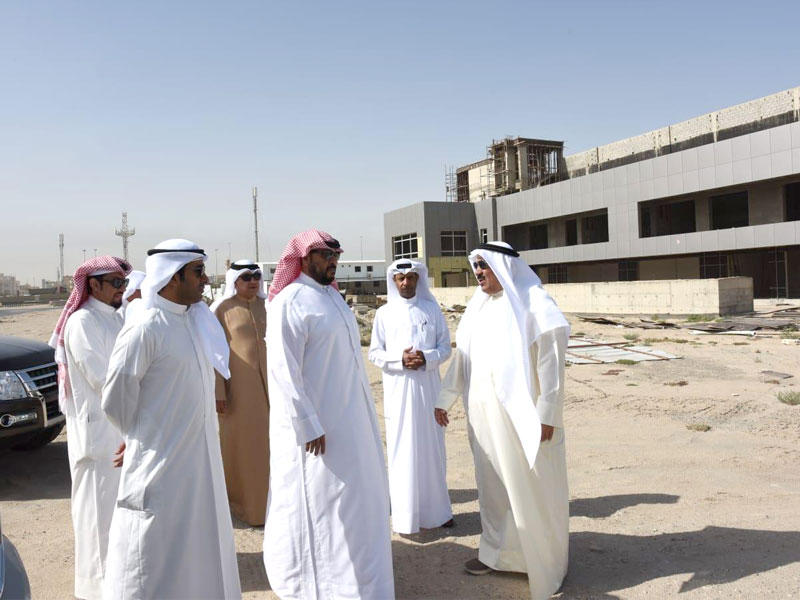 محافظ العاصمة خلال الجولة