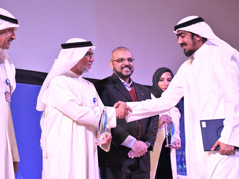 بوحمرا خلال تكريمه أحد المتفوقينn