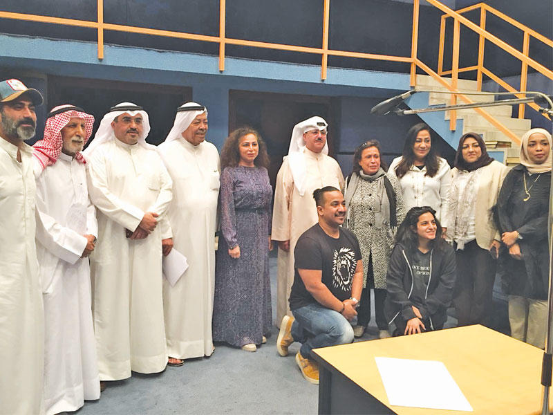 فهد المبارك يتوسط أسرة مسلسل « السدرة» 