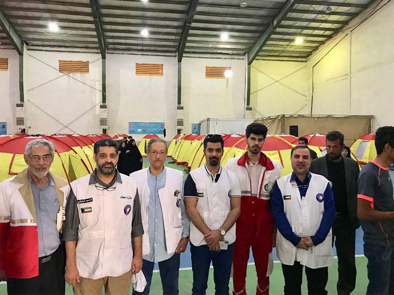 وفد جمعية الهلال الاحمر الكويتي اليوم الاثنين بجولة ميدانية في المناطق المتضررة من جراء السيول في محافظة (خوزستان) الايرانية