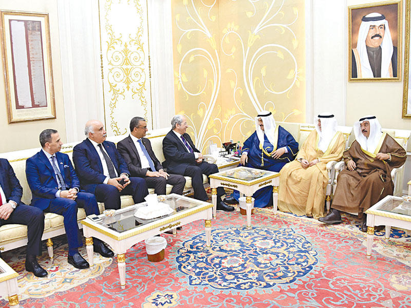 المحمد مستقبلاً رئيس مجلس النواب التونسي والوفد المرافق أمس 