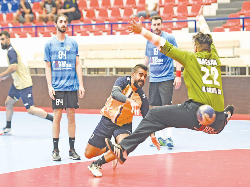 محمد علي يصوب على مرمي السالمية  (تصوير نوفل ابراهيم)