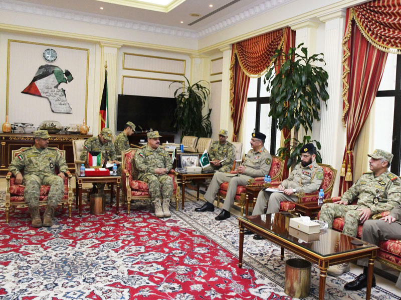 الرفاعي مع رئيس الأركان الباكستاني