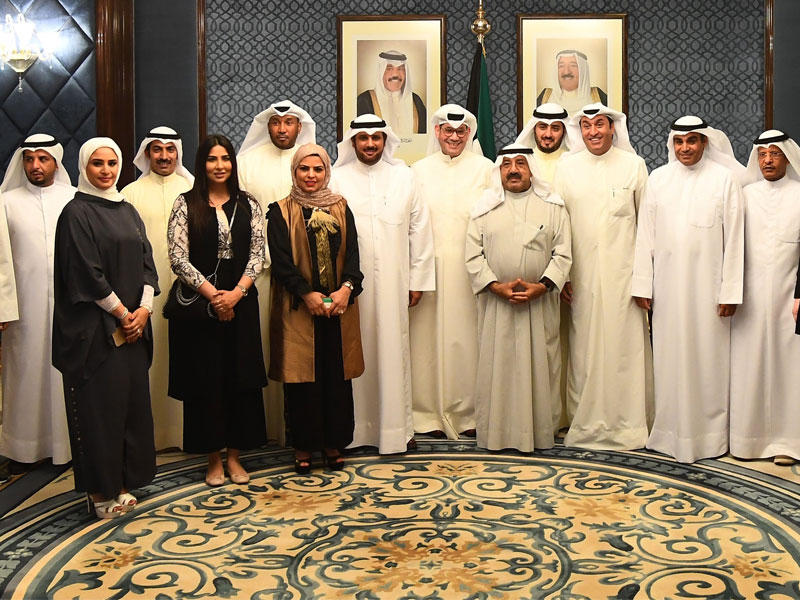 ناصر الصباح مستقبلا نقابات «الحكومي» أمس