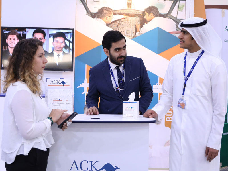 ممثلو الكلية في المعرض