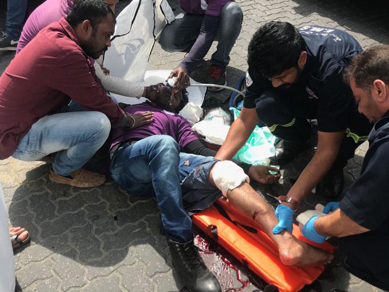 المصاب بعد وصول رجال الإسعاف