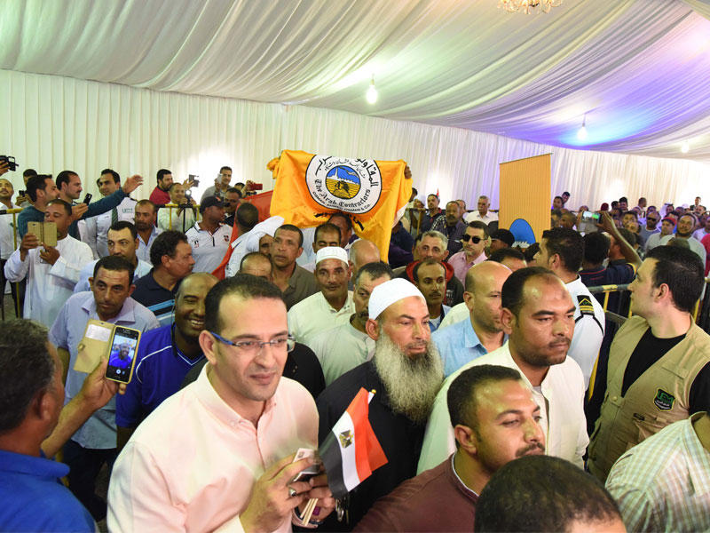 إقبال كثيف أمام السفارة المصرية للتصويت على التعديلات الدستورية