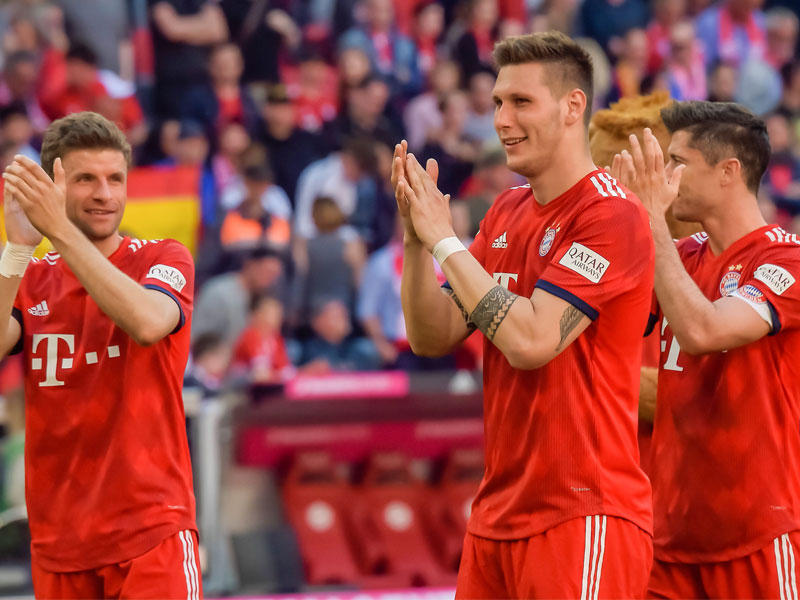 فرحة لاعبي بايرن بعد الفوز