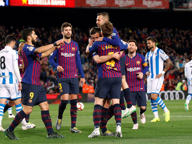 لينغليت يحتفل بهدفه الأول مع برشلونة