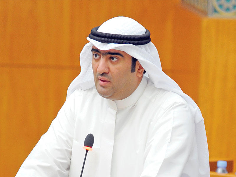 وزير التجارة والصناعة خالد الروضان