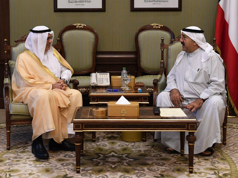 ناصر الصباح مستقبلاً سيف الاسلام آل سعود أمس