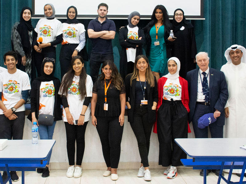 صورة جماعية للطلبة المشاركين في الحملةn