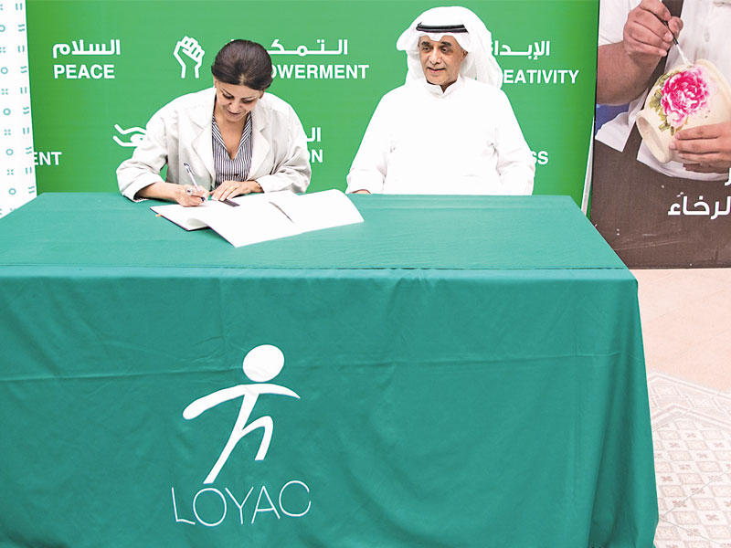 جانب من توقيع الاتفاقية