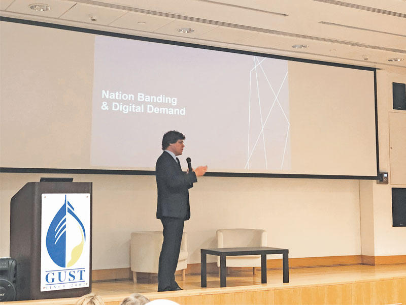 جانب من الحلقة