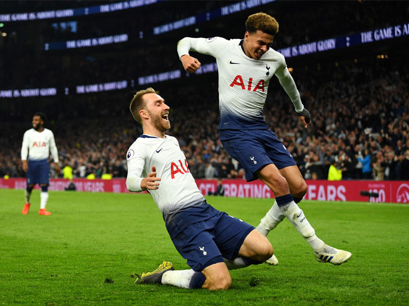 إريكسن نجم توتنهام يحتفل بهدفه في مرمى برايتون